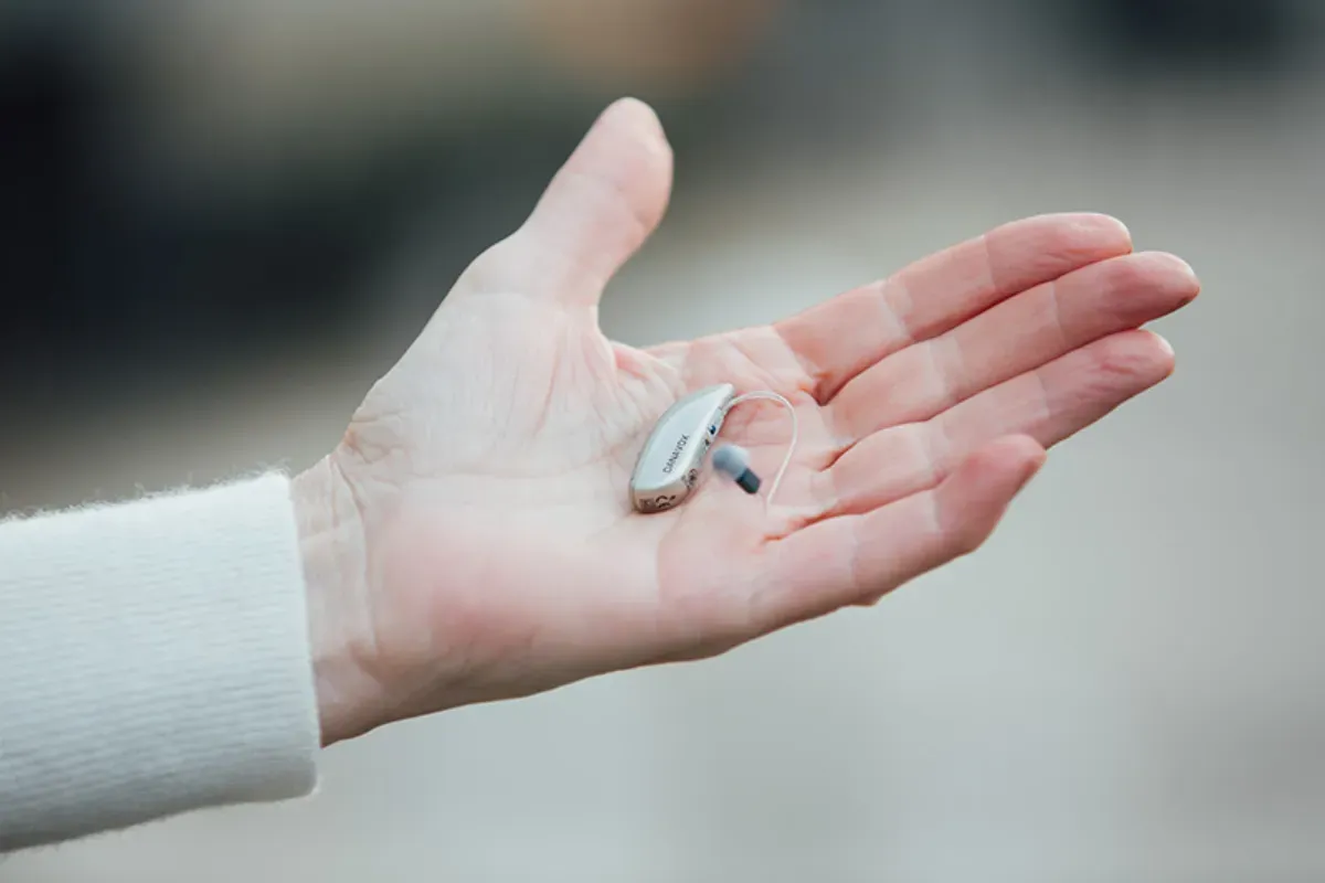 Najboljši slušni aparati 2026 — strokovni pregled