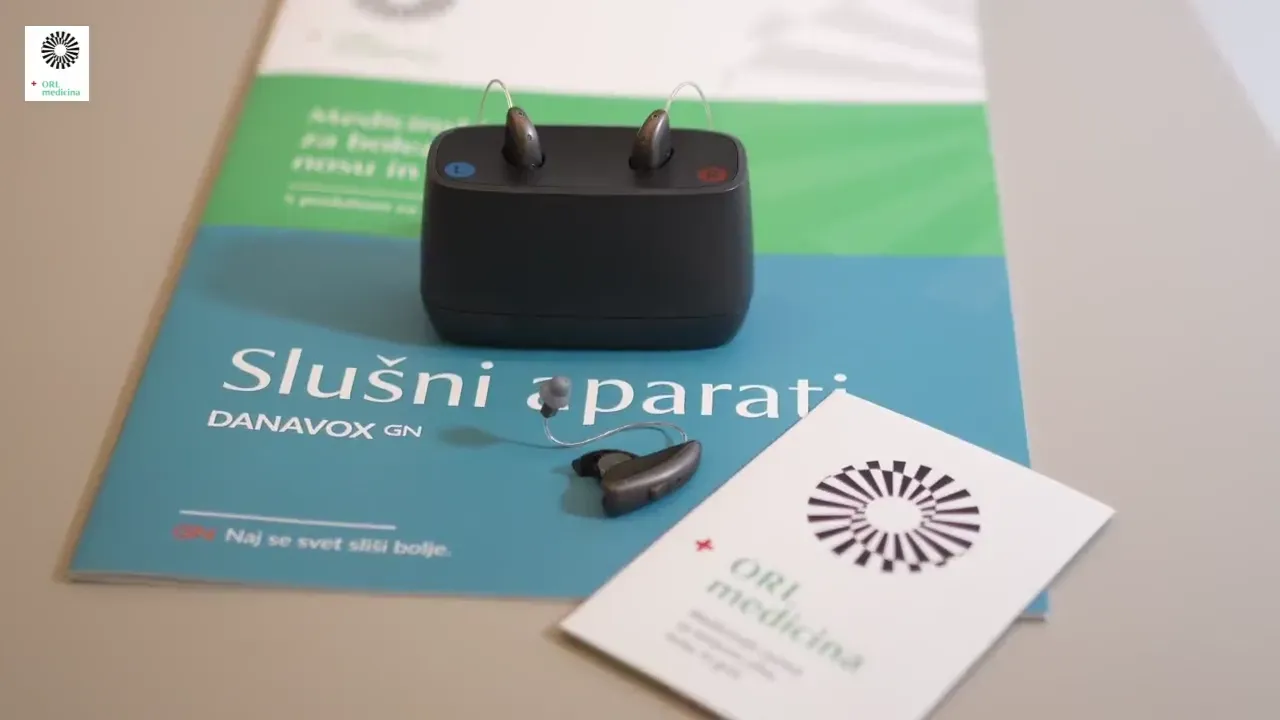 Slušni aparat ali ojačevalec zvoka — kaj je razlika?